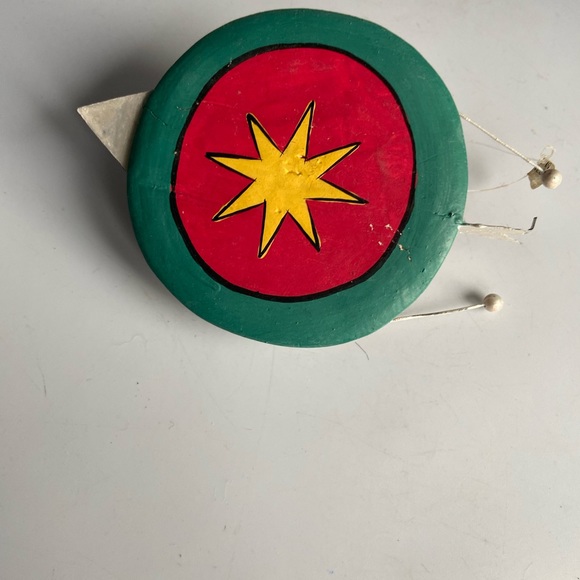 Handpainted Balsa Wood UFO - Picture 11 of 12